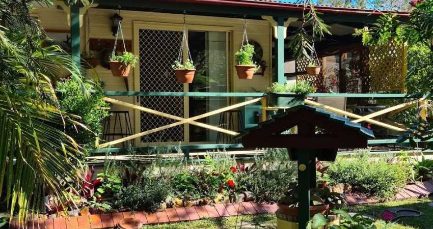 208-218 Elizabeth Street Urangan QLD 4655-1