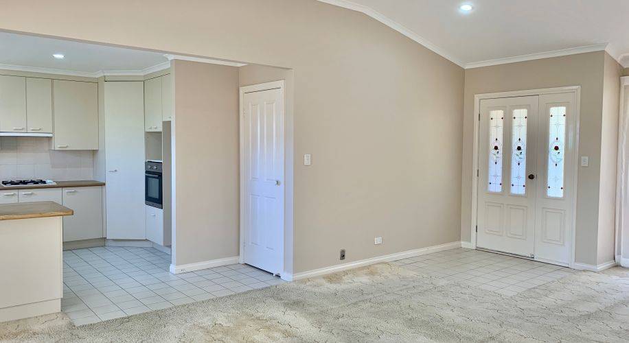 84 BORONIA CRESCENT Erina NSW 2250-2