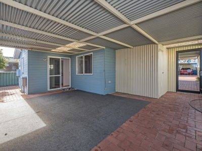 597 Kalamunda Rd, High Wycombe WA -2