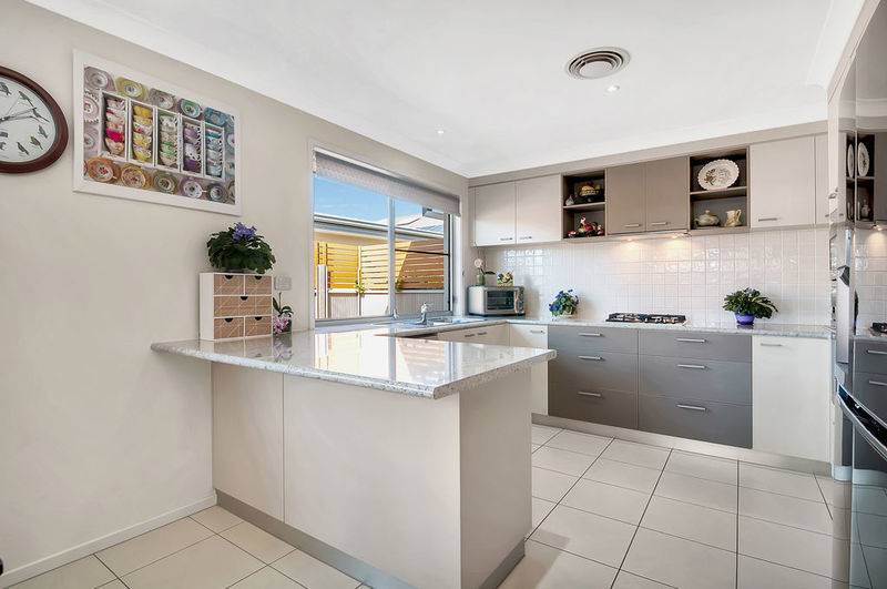 1 Halcyon Way, HOPE ISLAND, QLD 4212 5