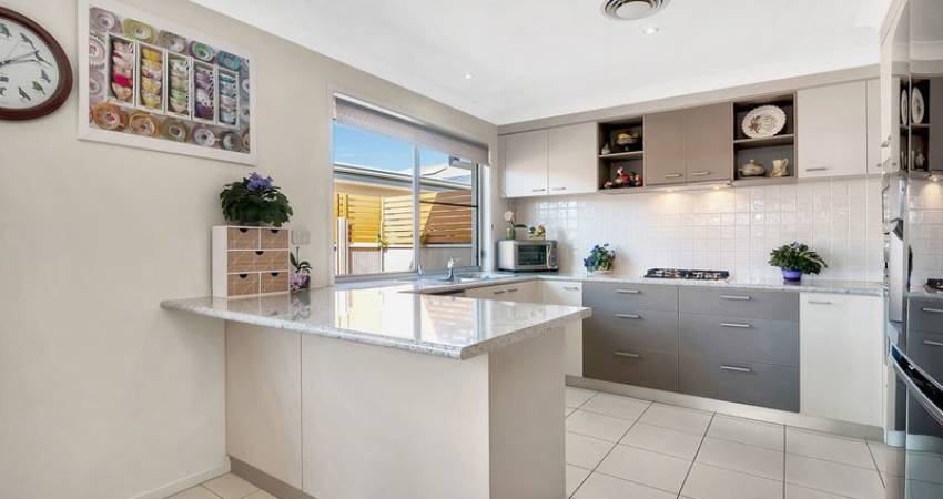 1 Halcyon Way, HOPE ISLAND, QLD 4212 5