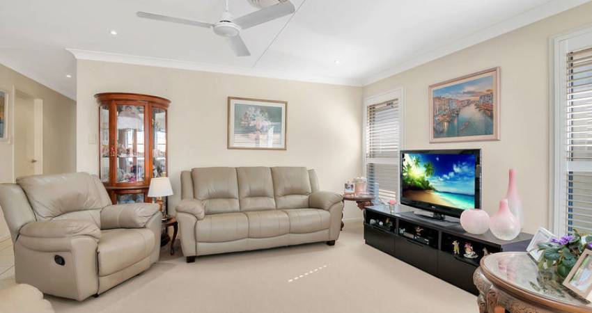 1 Halcyon Way, HOPE ISLAND, QLD 4212 3