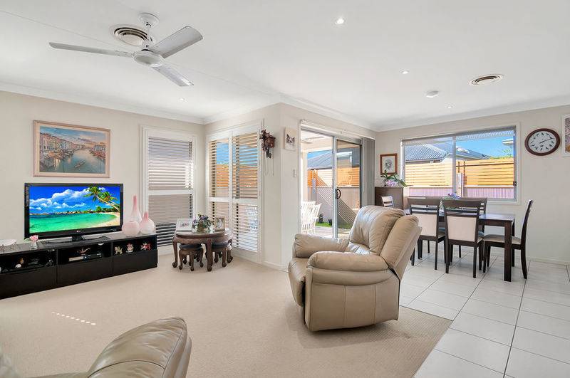 1 Halcyon Way, HOPE ISLAND, QLD 4212 2