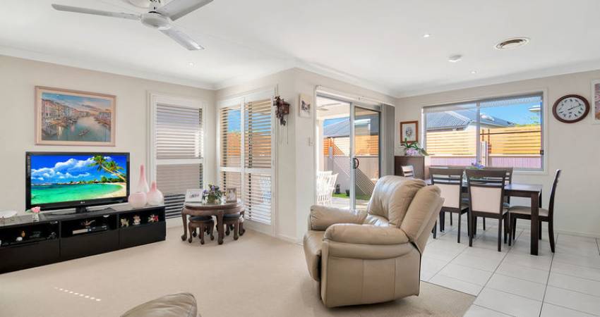 1 Halcyon Way, HOPE ISLAND, QLD 4212 2