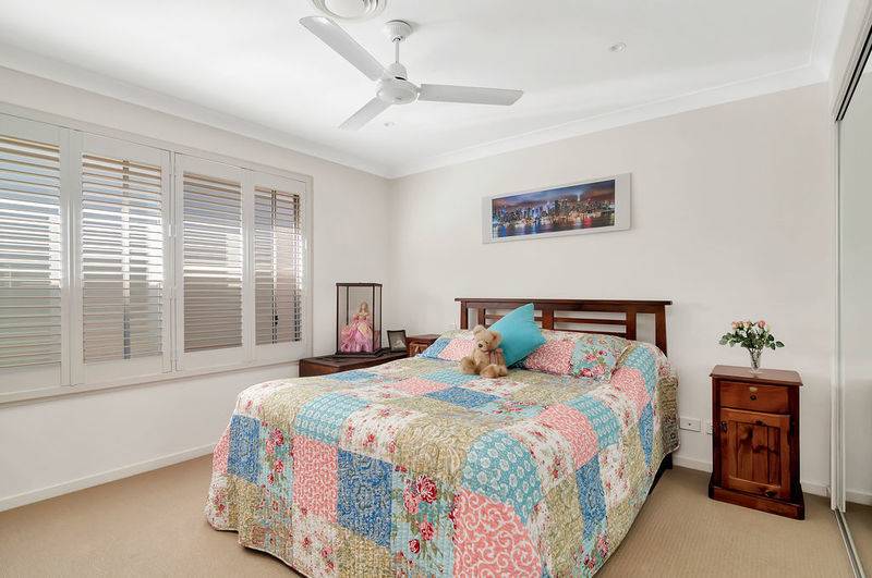 1 Halcyon Way, HOPE ISLAND, QLD 4212 1