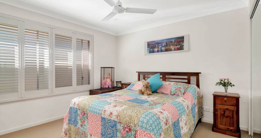 1 Halcyon Way, HOPE ISLAND, QLD 4212 1