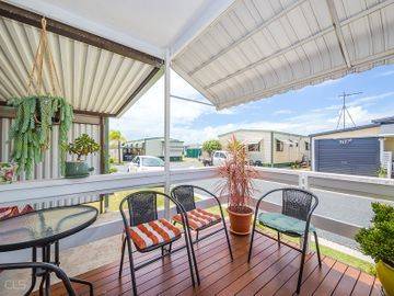 Sandstone Point, Qld 4511 2