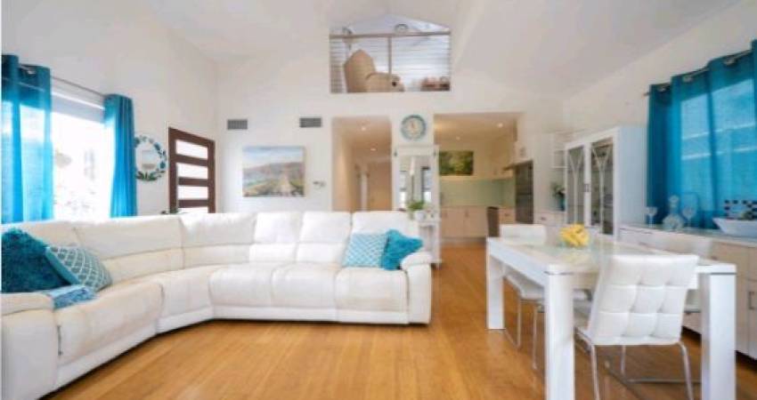 2 Barneys Point Road, Banora Point NSW 2486-3