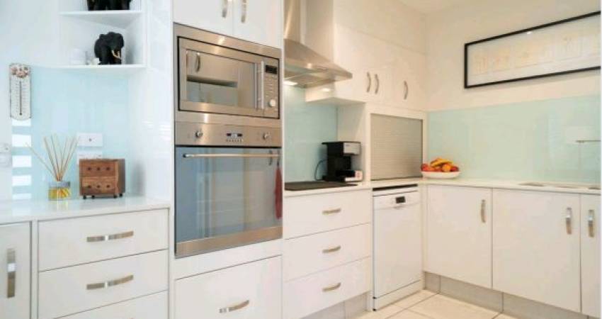 2 Barneys Point Road, Banora Point NSW 2486-6