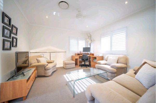 2 Barneys Point Road, Banora Point NSW 2486-4