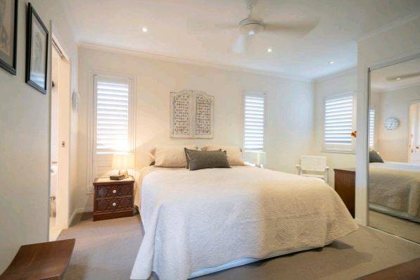 2 Barneys Point Road, Banora Point NSW 2486-1