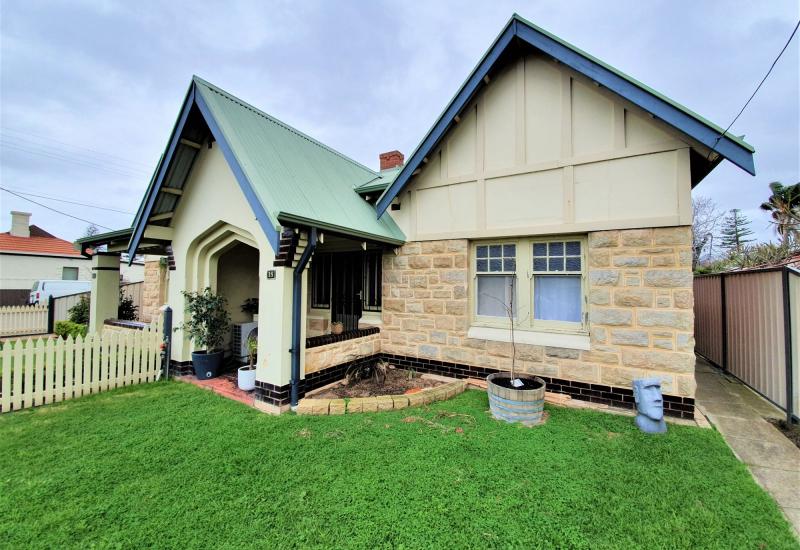 Character Bluetsone Duplex in the heart of Glenelg