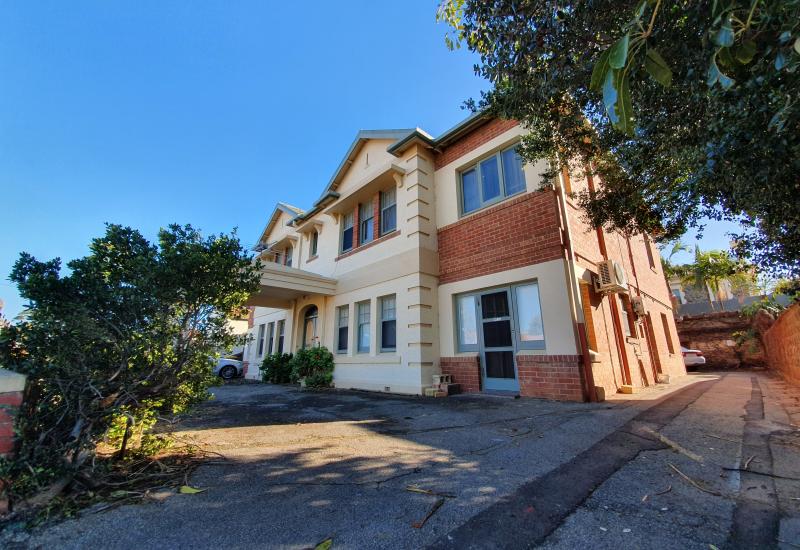 GORGEOUS SECURE UNIT IN THE HEART OF GLENELG