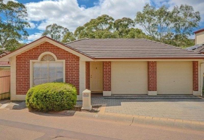 Spacious 3 bedroom courtyard home in great location