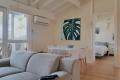 Light Filled Lofty Apartment, Tram to City/Beach *FULLY FURNISHED*