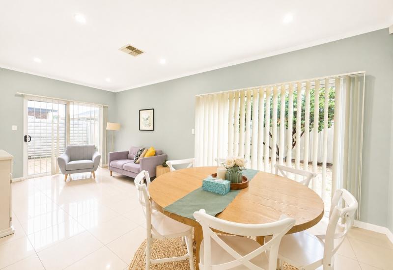 Stunning 3 bedroom townhouse with double garage
