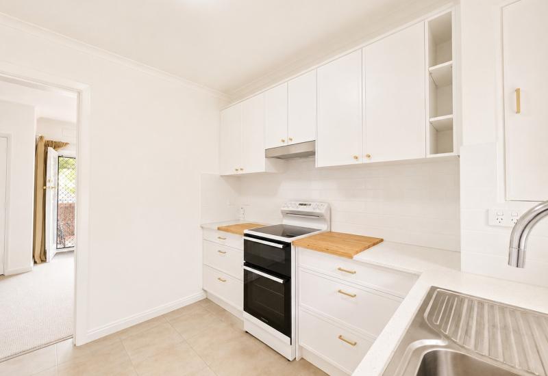 Stunning 2 bedroom unit renovated to perfection