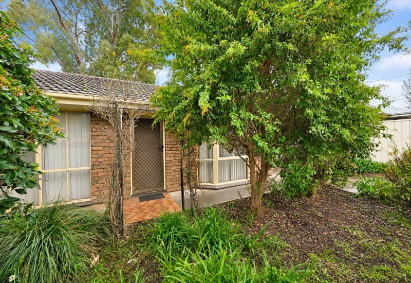 RENOVATE, REBUILD OR REIMAGINE – EXCITING POTENTIAL IN OAKLANDS PARK