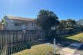 Queenslander Home With Fully Fenced Yard 