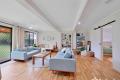 Fully Self Contained Unit - Two Street Back From The Beach 