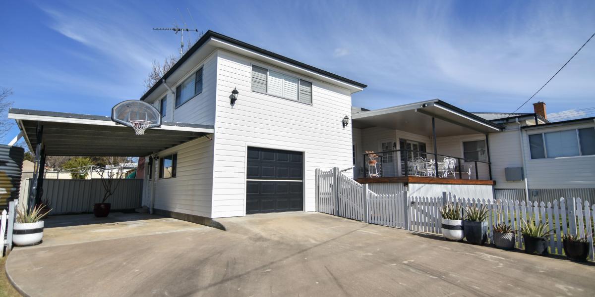 SPACIOUS FAMILY LIVING AWAITS