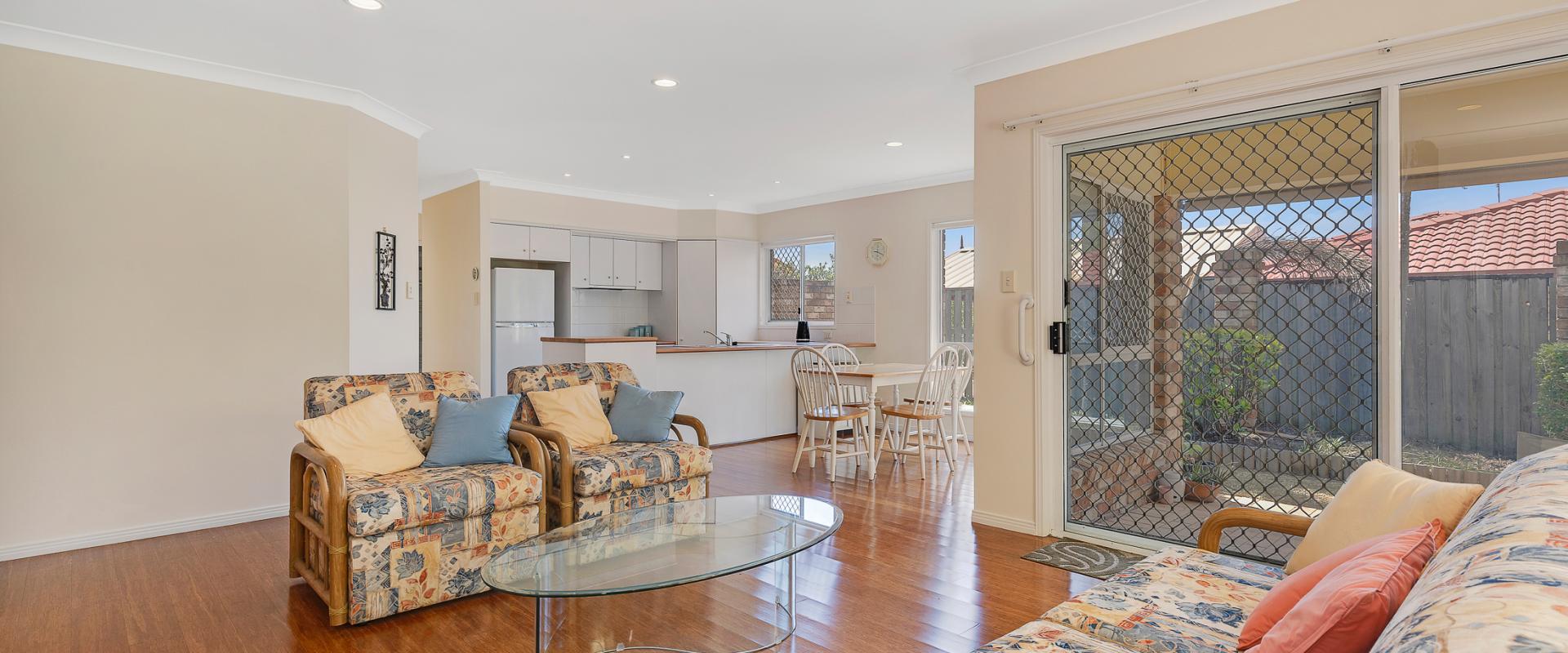 Robina Rental Very large 3 brm family home Robina Village Real Estate