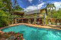 QUEENSLANDER & S/C COTTAGE, - POOL & ENTERTAINMENT FACILITY - ALL IN A GARDEN!