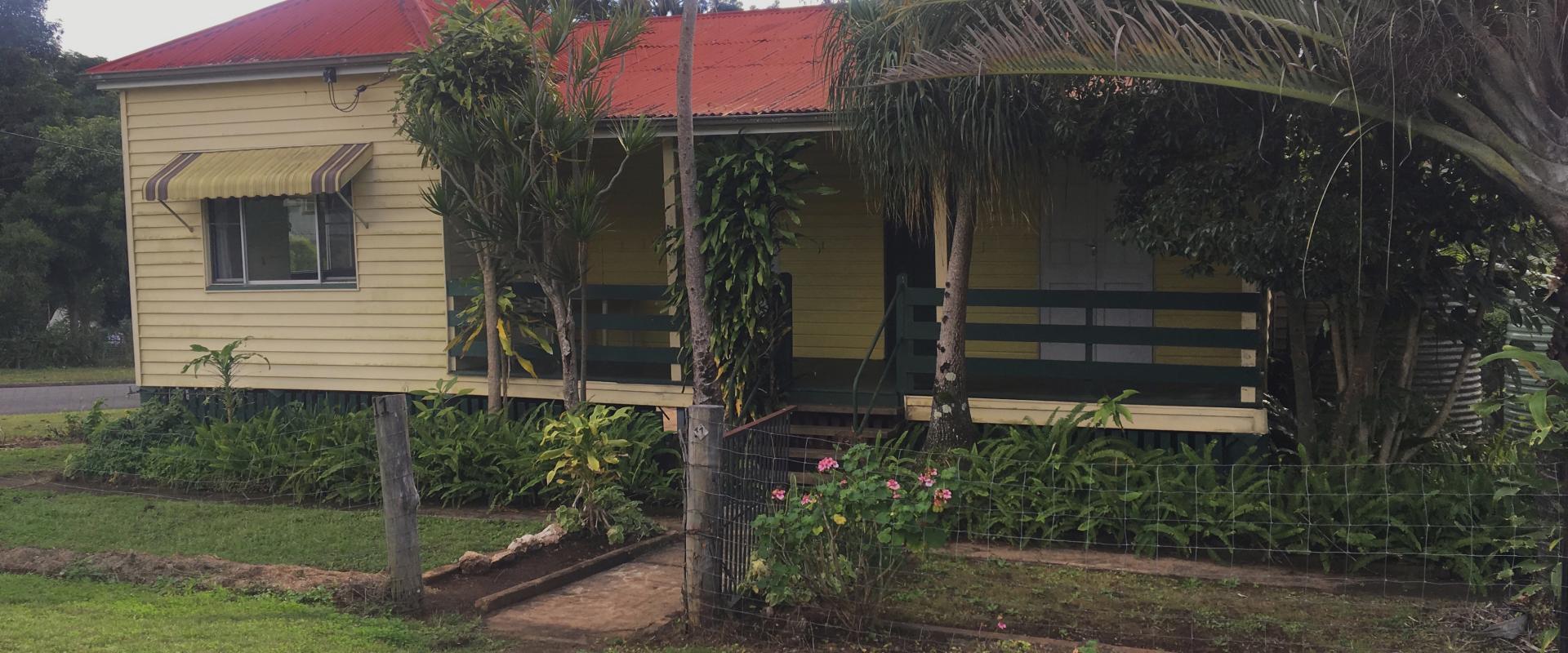 Ron Jeffery Realty CUTE COTTAGE IN KANDANGA FOR LEASE!