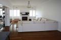 LARGE BRIGHT & AIRY 2.5 BEDROOM ART DECO