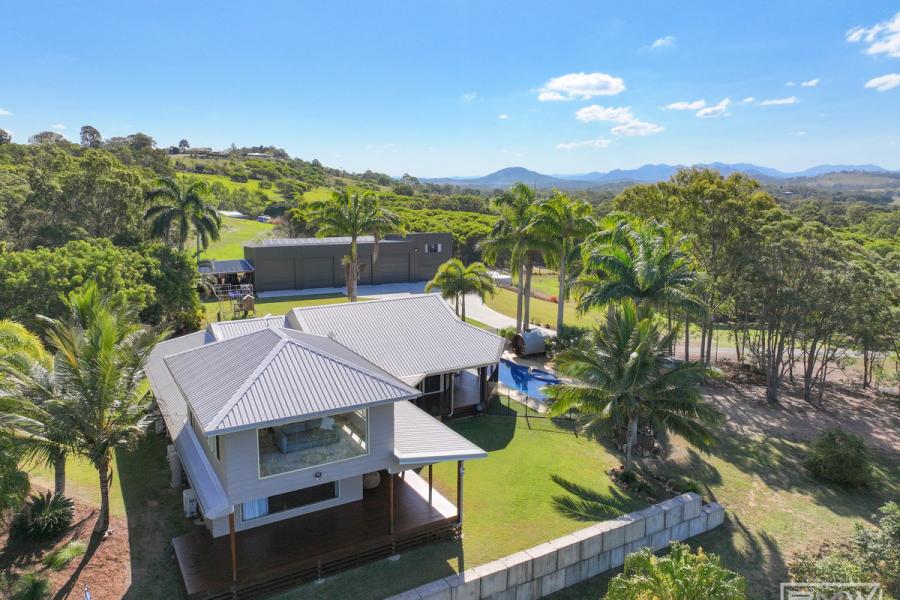 A Rare Coastal Acreage Estate with Panoramic Views