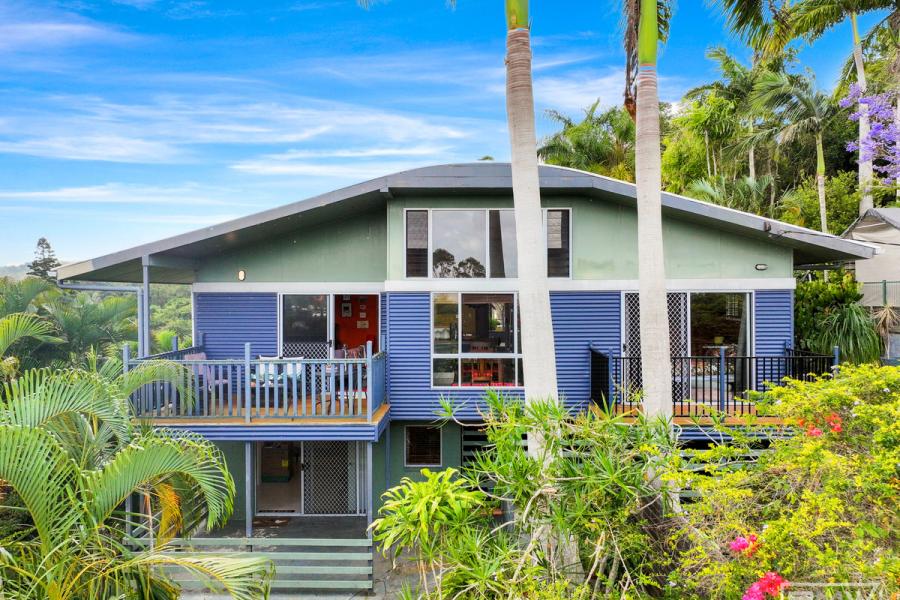 Relaxed Luxury Above Yeppoon – Pool, Views & Entertainer’s Dream