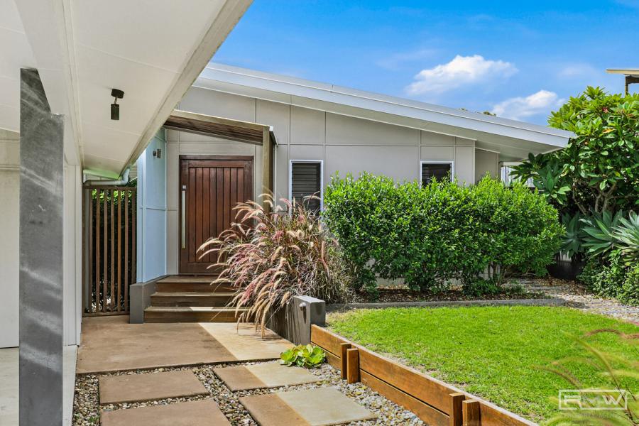 Design, Privacy & Coastal Lifestyle Combined