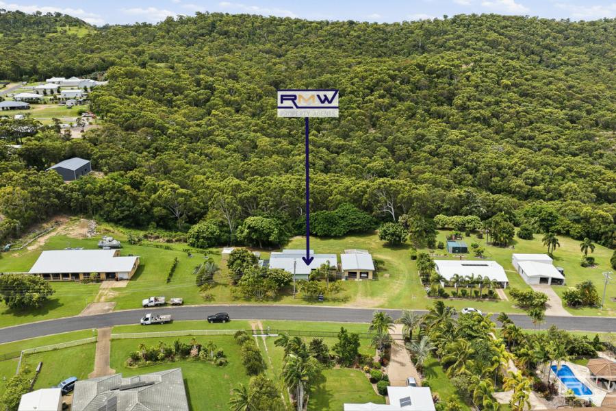 Spacious Lifestyle Property on 8,944m² with Creek Backdrop