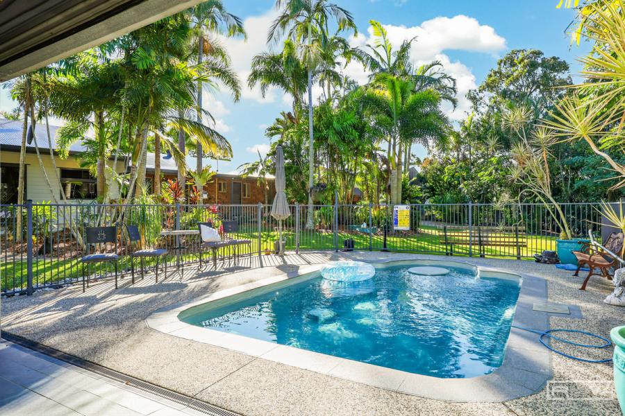 Private Acreage Living Backing onto the Rail Trail & 150m to Golf Course