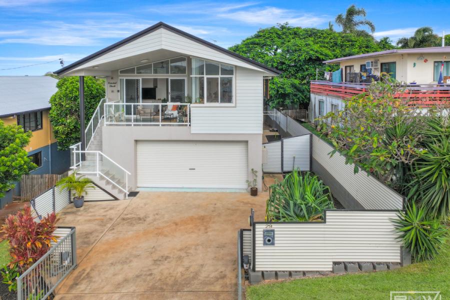 COASTAL LIVING AT IT'S FINEST!