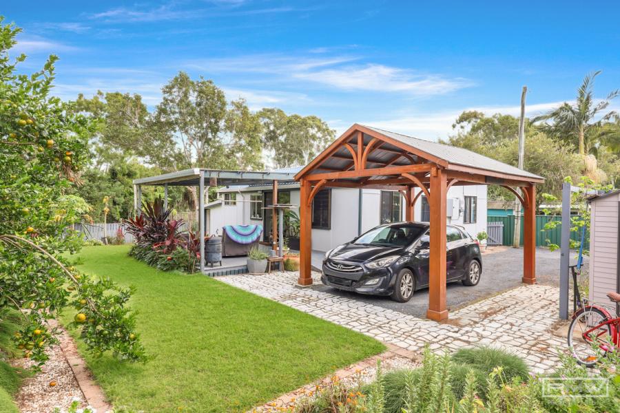 Charming Cottage with Leafy Views & Central Convenience