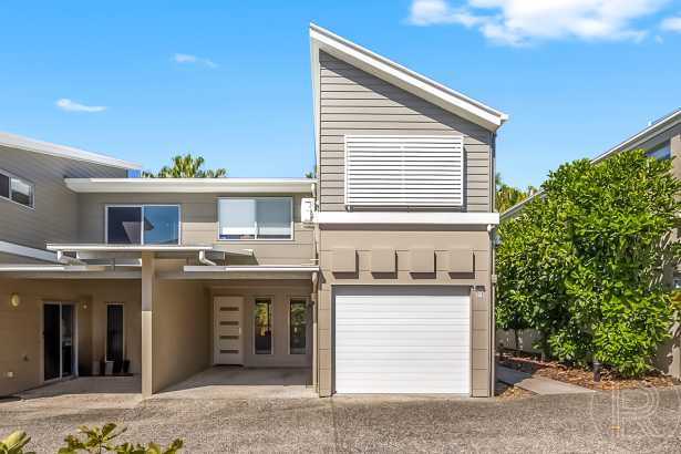 Effortless Living in a Tightly Held Brightwater Enclave