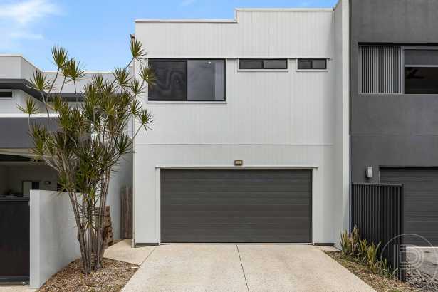 Modern Sunshine Cove Townhouse 