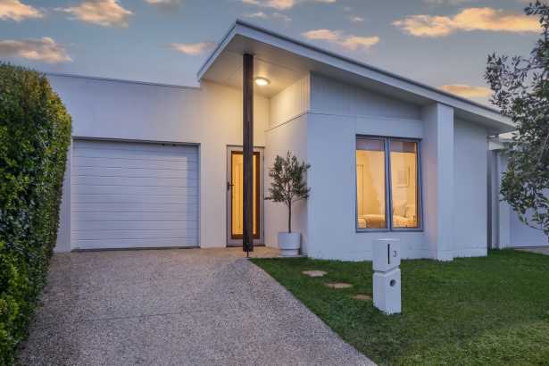 Effortless Modern Living in a Walk-About Lakeside Pocket