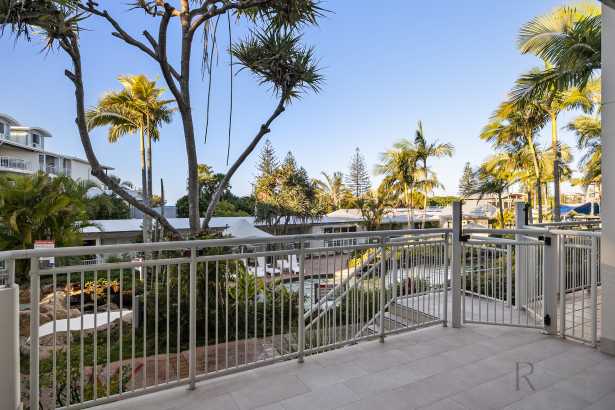 Beachfront Living with Poolside Position