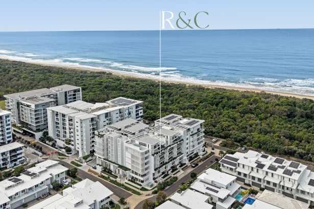 Coastal Luxury with Water Views in the Prestigious Oasis Bok Beach