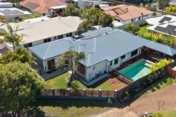 Your Own Private Resort in a Quiet Mountain Creek Cul-de-Sac