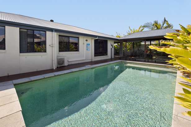 Your Own Private Resort in a Quiet Mountain Creek Cul-de-Sac
