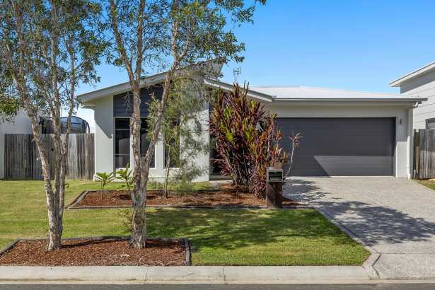 Stylish 4 Bedroom Modern Home with Inground Pool!