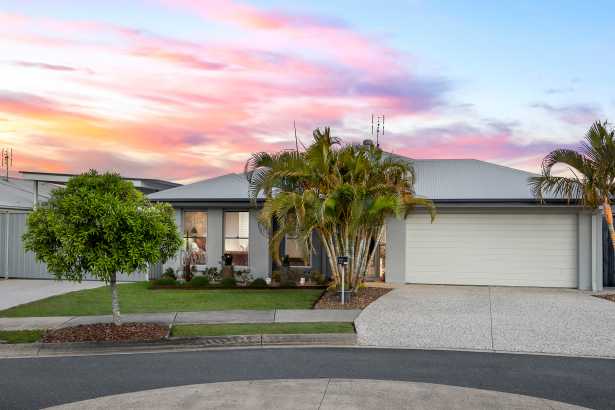 Family Home on a big block with side access