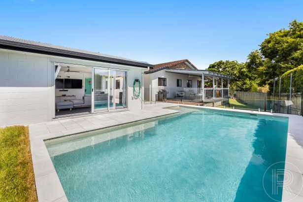 Maroochydore Family Home With Pool - Fully Furnished 