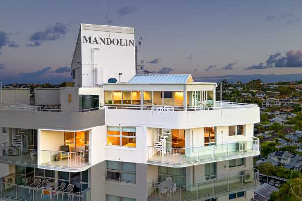 Luxury Penthouse with Entertainers Rooftop Terrace