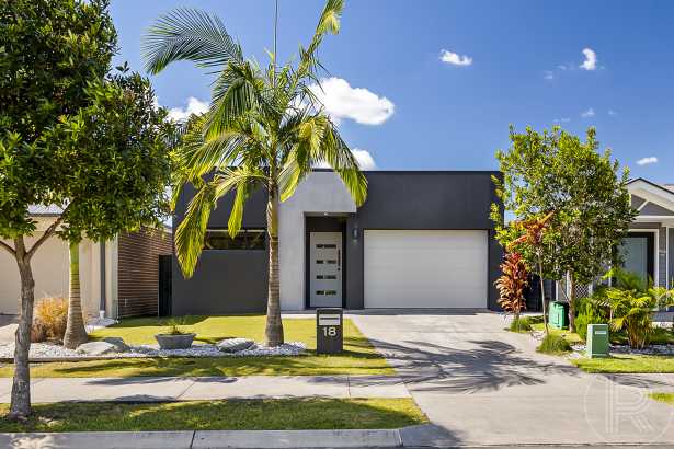 Four Bedroom Family Home with a Pool
