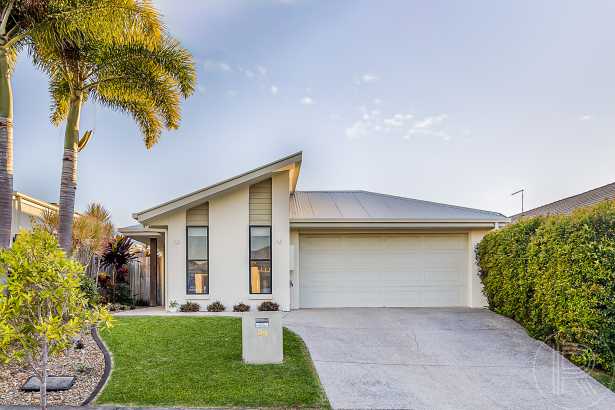 Low-Maintenance Family Living in Prime Brightwater Location