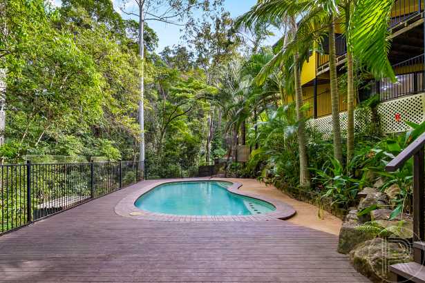 6 Bedroom House in Buderim with Pool and More ...!